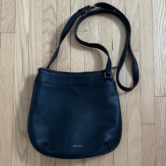 Matt & Nat Handbags - 5 for $25 // Matt & Nat vegan black crossbody bag
